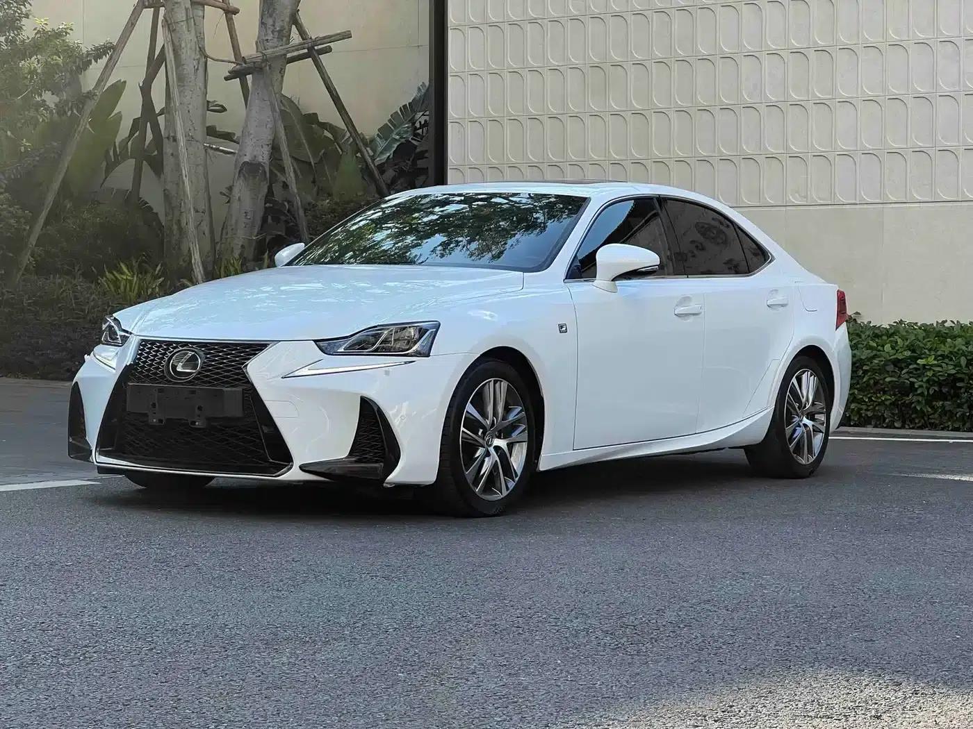 Lexus IS 2017 300 F SPORT Edition — миниатюра 1