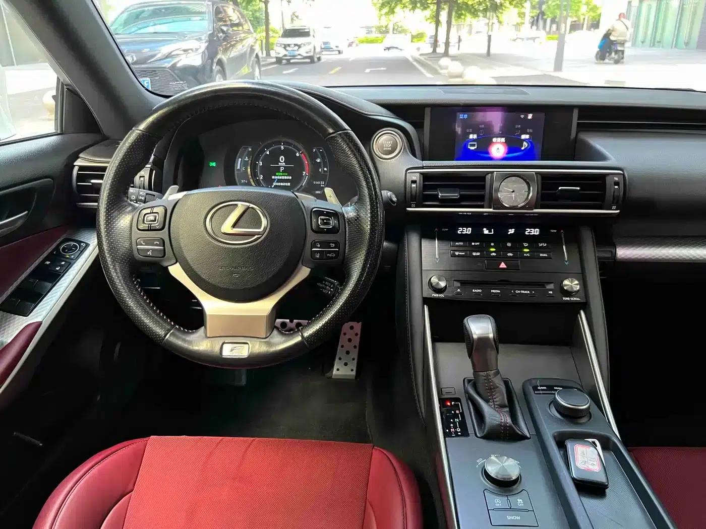 Lexus IS 2017 300 F SPORT Edition — миниатюра 16