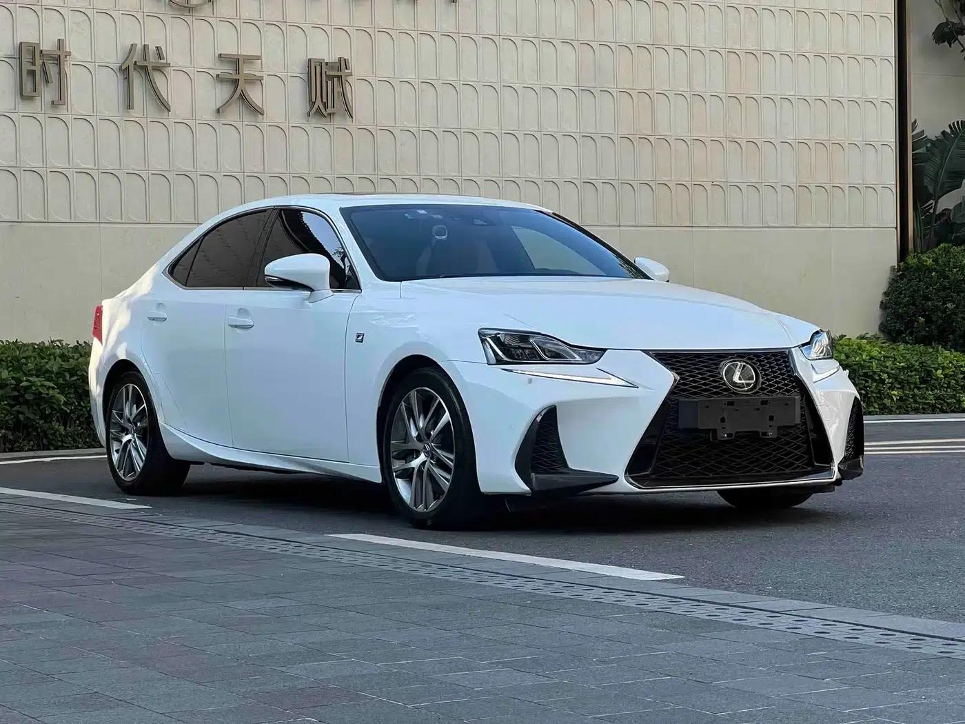 Lexus IS 2017 300 F SPORT Edition — миниатюра 3