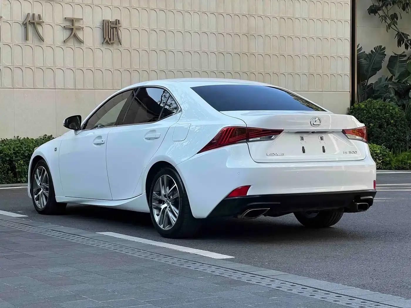 Lexus IS 2017 300 F SPORT Edition — миниатюра 5