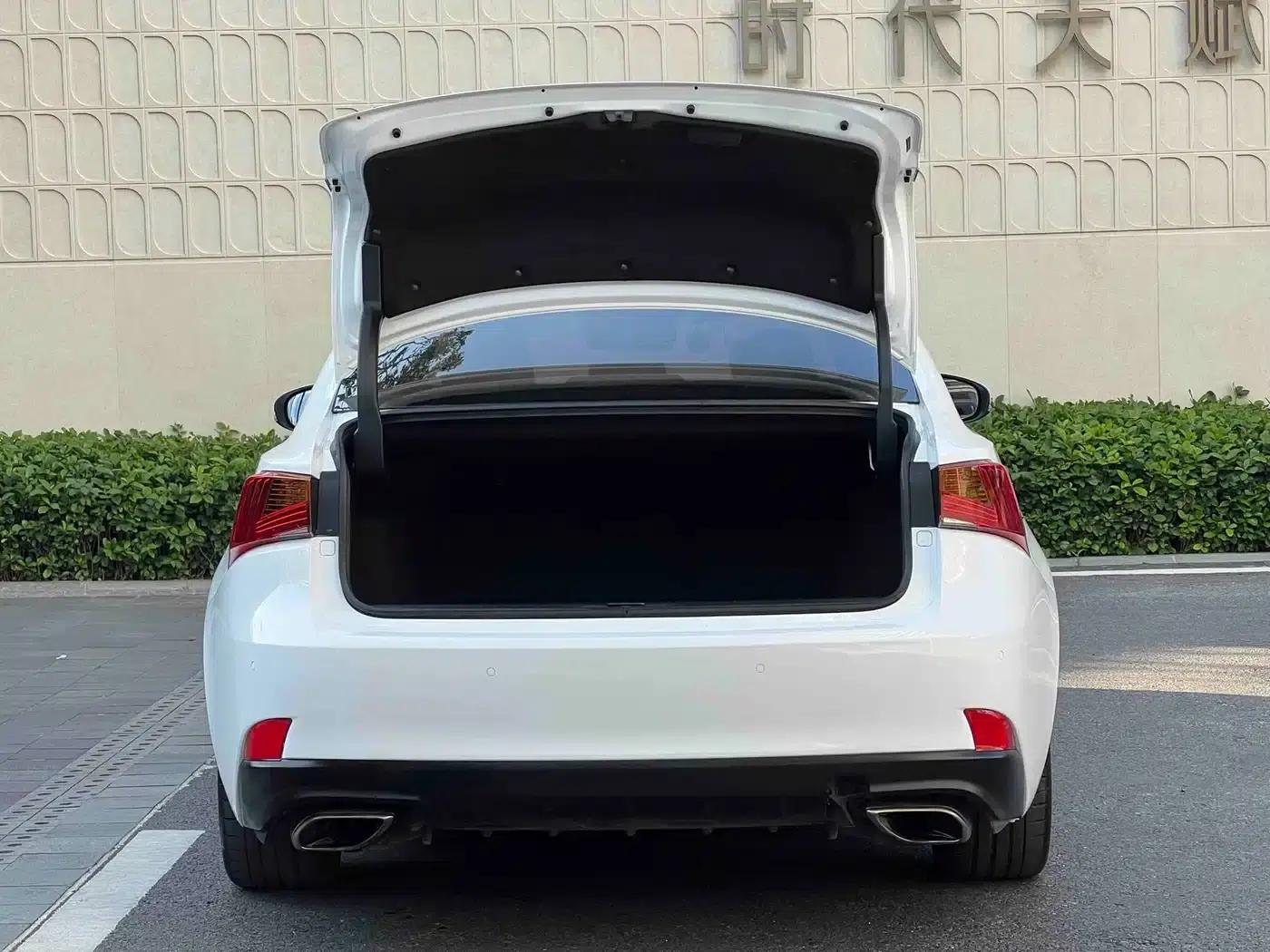 Lexus IS 2017 300 F SPORT Edition — миниатюра 7