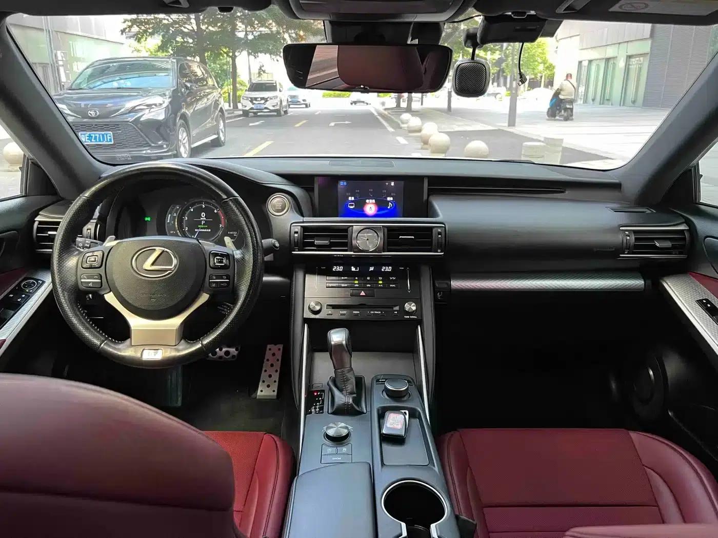 Lexus IS 2017 300 F SPORT Edition — миниатюра 10