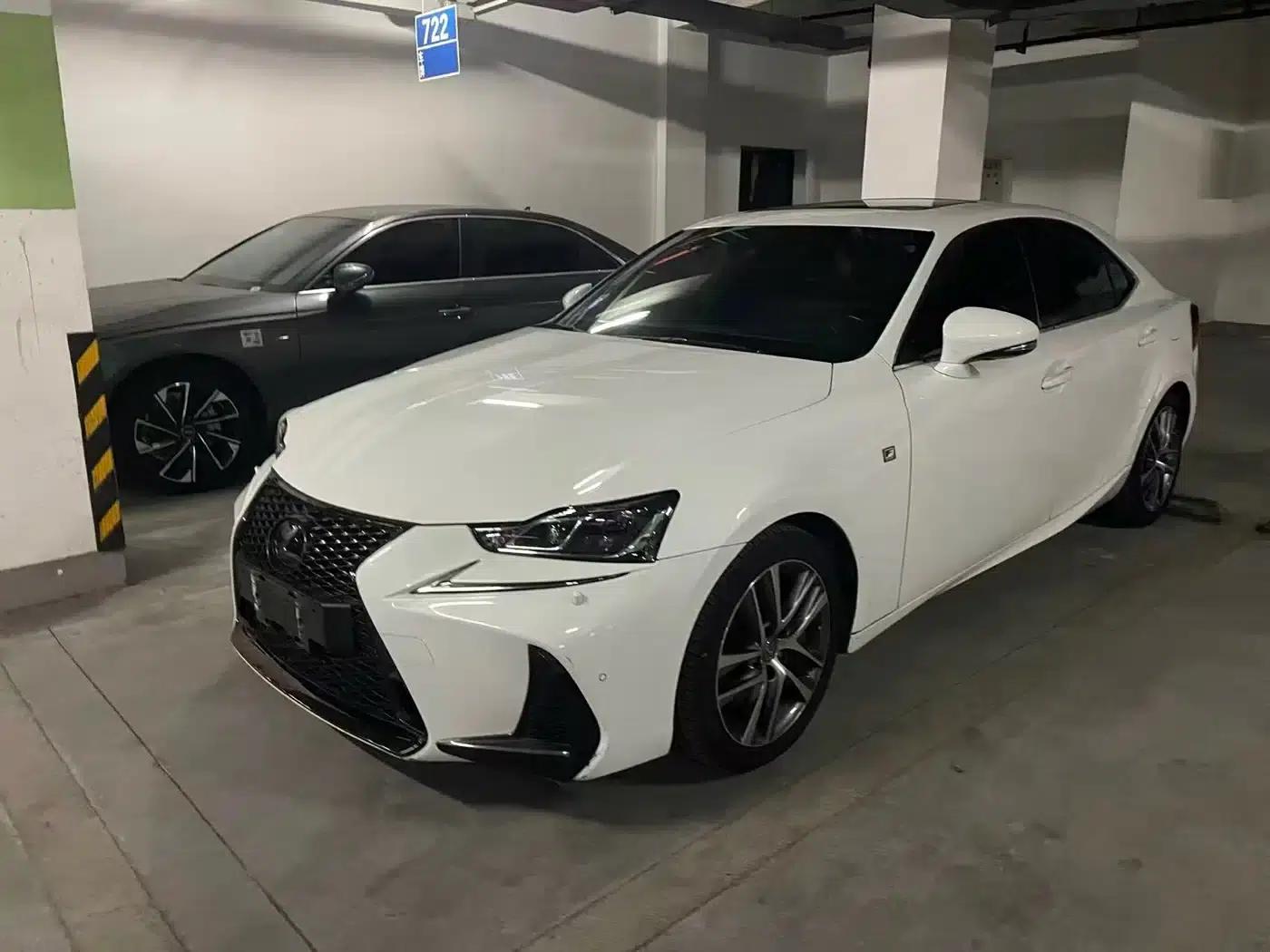 Lexus IS 2017 300 F SPORT Edition — миниатюра 1