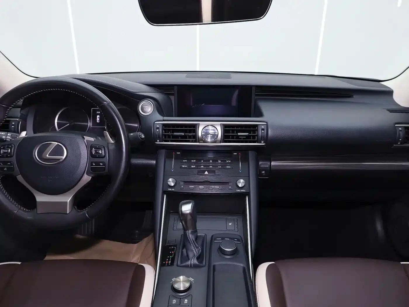 Lexus IS 2017 300 Sport Edition — миниатюра 13