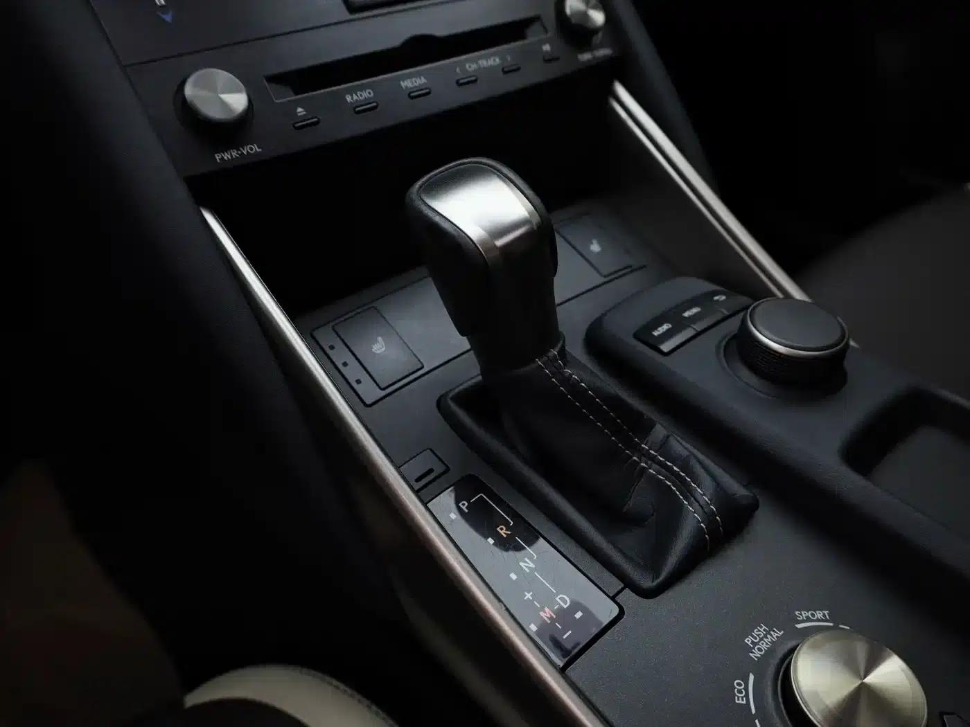 Lexus IS 2017 300 Sport Edition — миниатюра 15