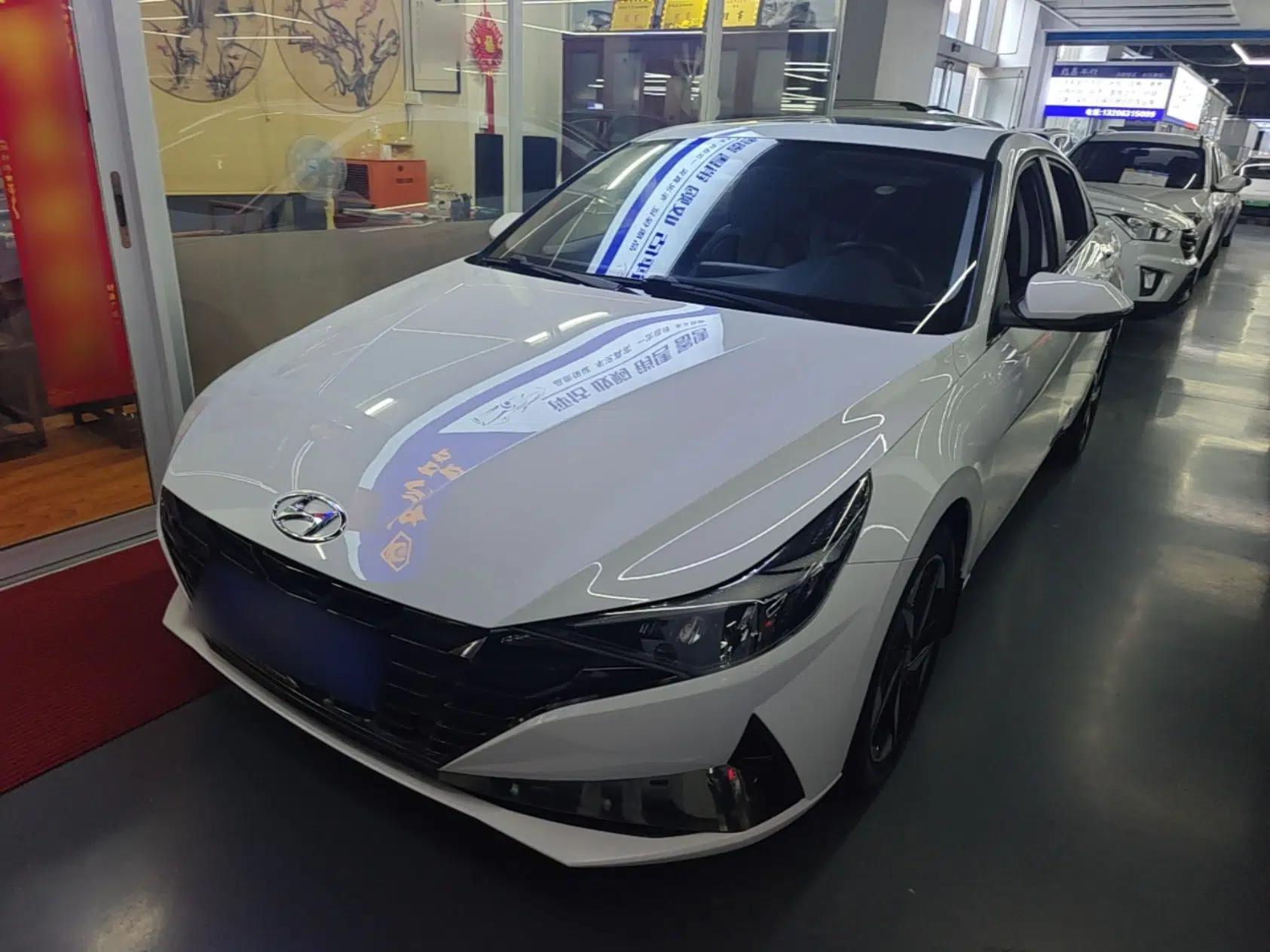 Hyundai Elantra 2021 1.5L CVT LUX Prestige Edition — миниатюра 1