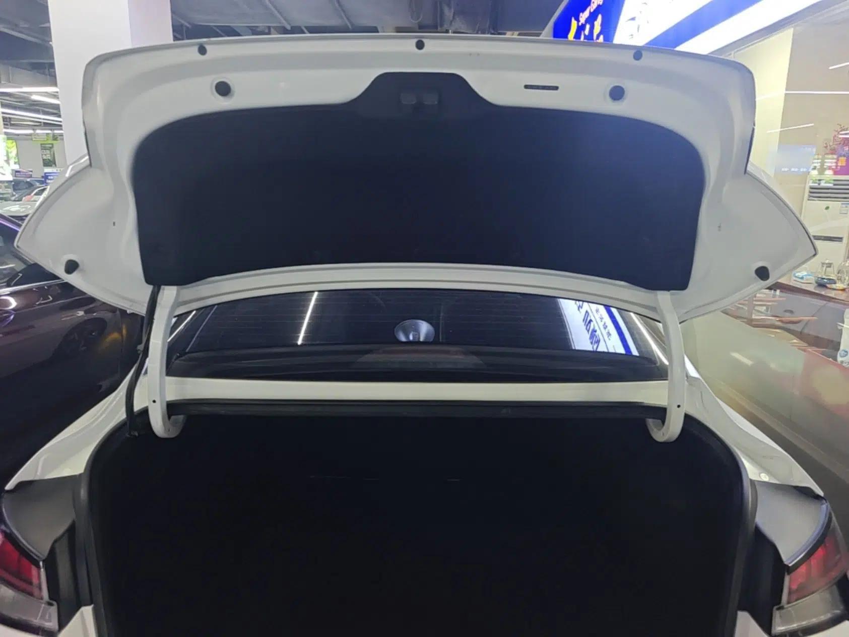 Hyundai Elantra 2021 1.5L CVT LUX Prestige Edition — миниатюра 22