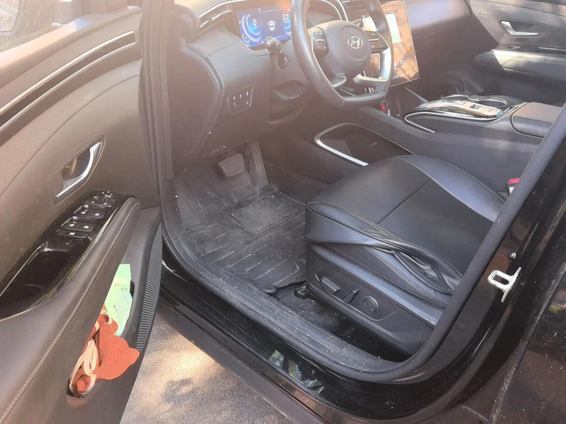 Hyundai Tucson 2023 Tucson L 1.5T Automatic Two-Wheel Drive LUX Prestige Edition — миниатюра 16