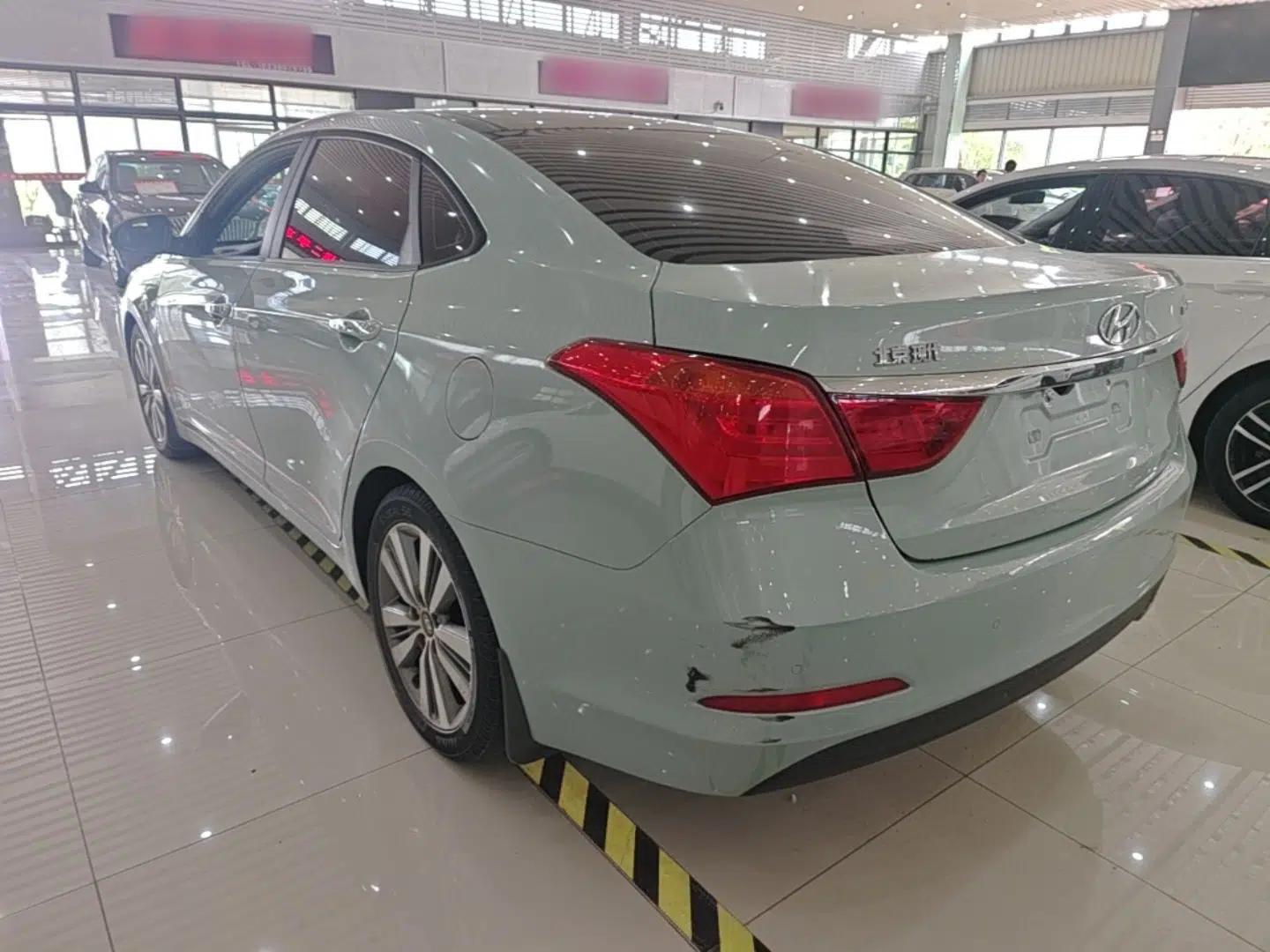 Hyundai Mistra 2014 1.8L Automatic Deluxe DLX Model — миниатюра 4