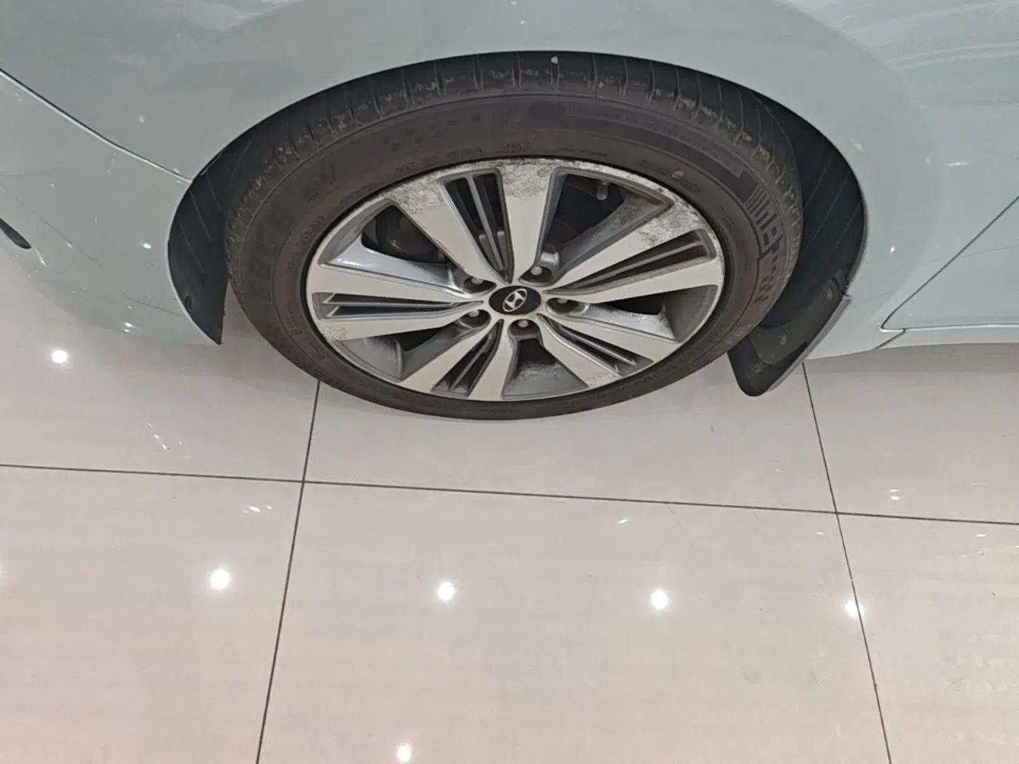 Hyundai Mistra 2014 1.8L Automatic Deluxe DLX Model — миниатюра 10