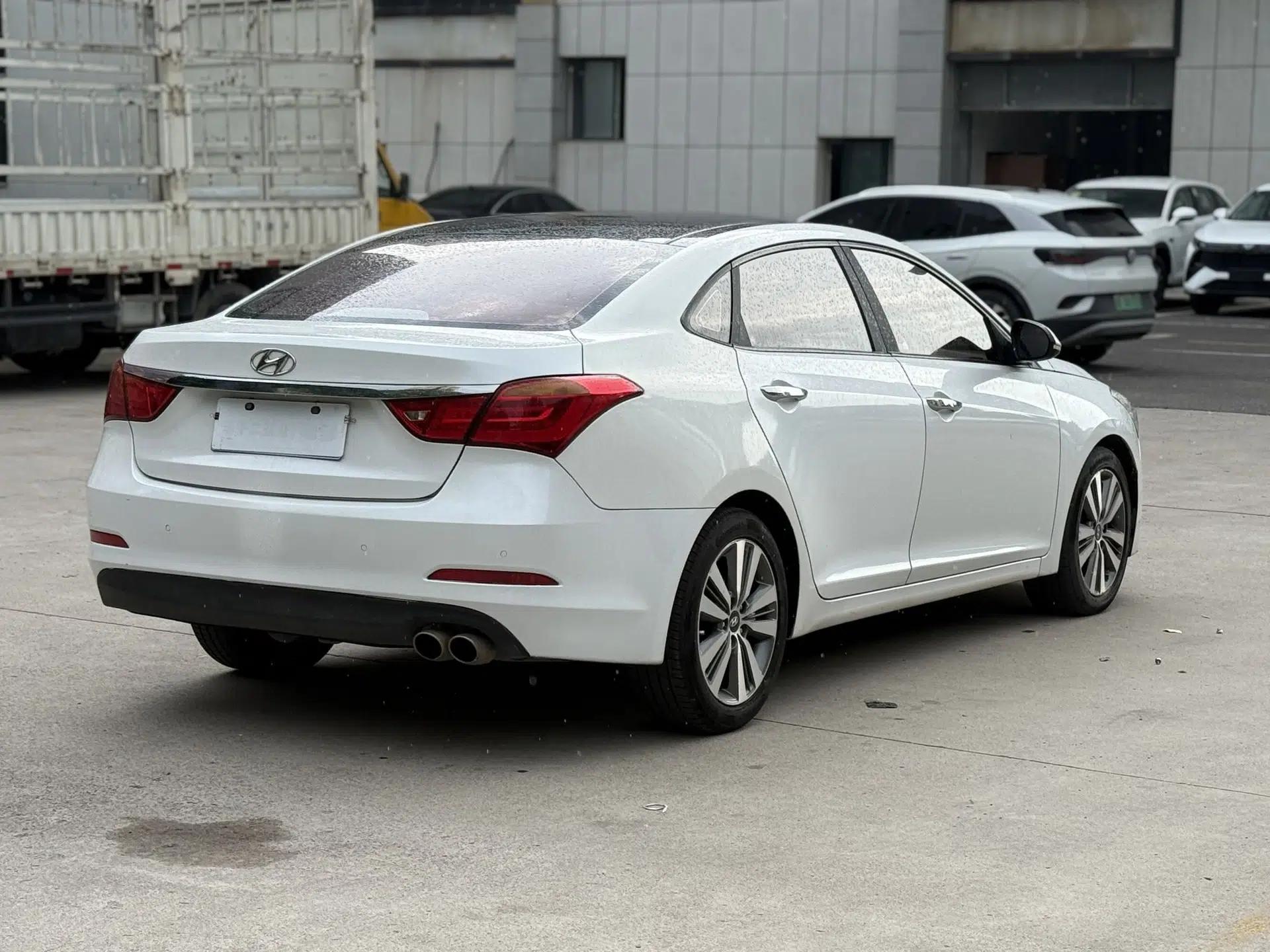 Hyundai Mistra 2014 1.8L Automatic Deluxe DLX Model — миниатюра 4