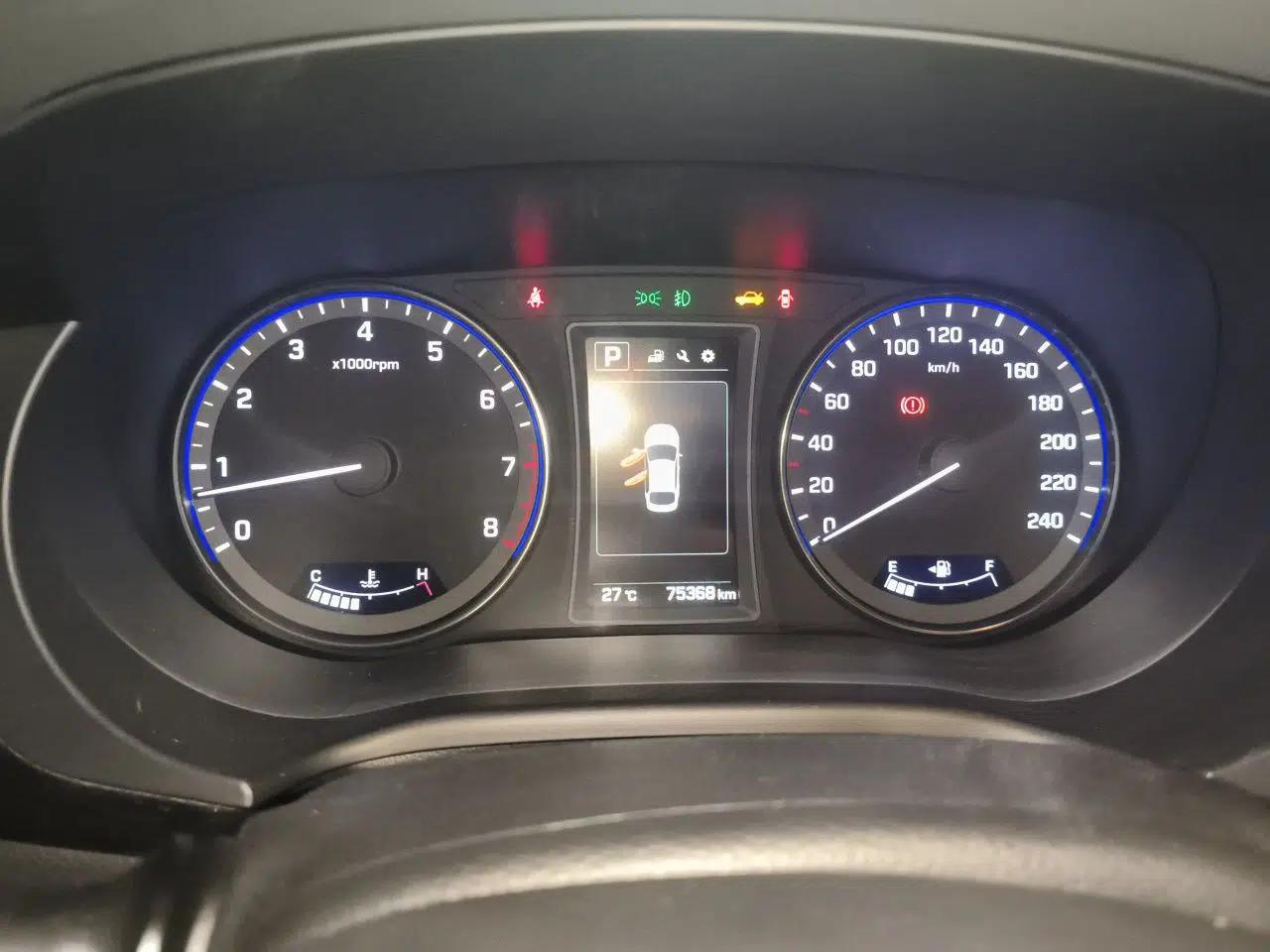Hyundai Mistra 2016 1.8L Automatic Deluxe DLX Model — миниатюра 11
