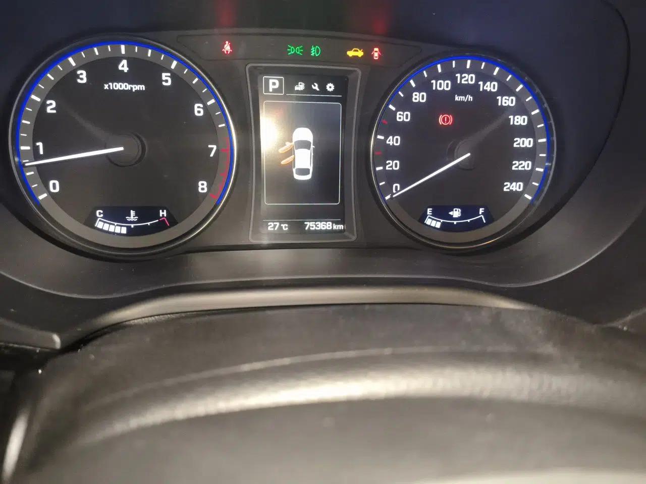 Hyundai Mistra 2016 1.8L Automatic Deluxe DLX Model — миниатюра 12