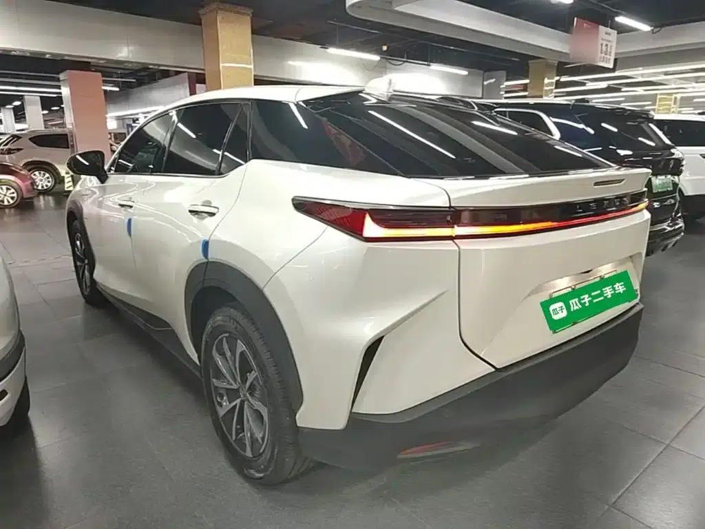 Lexus RZ 2023 450e AWD Luxury Edition — миниатюра 5