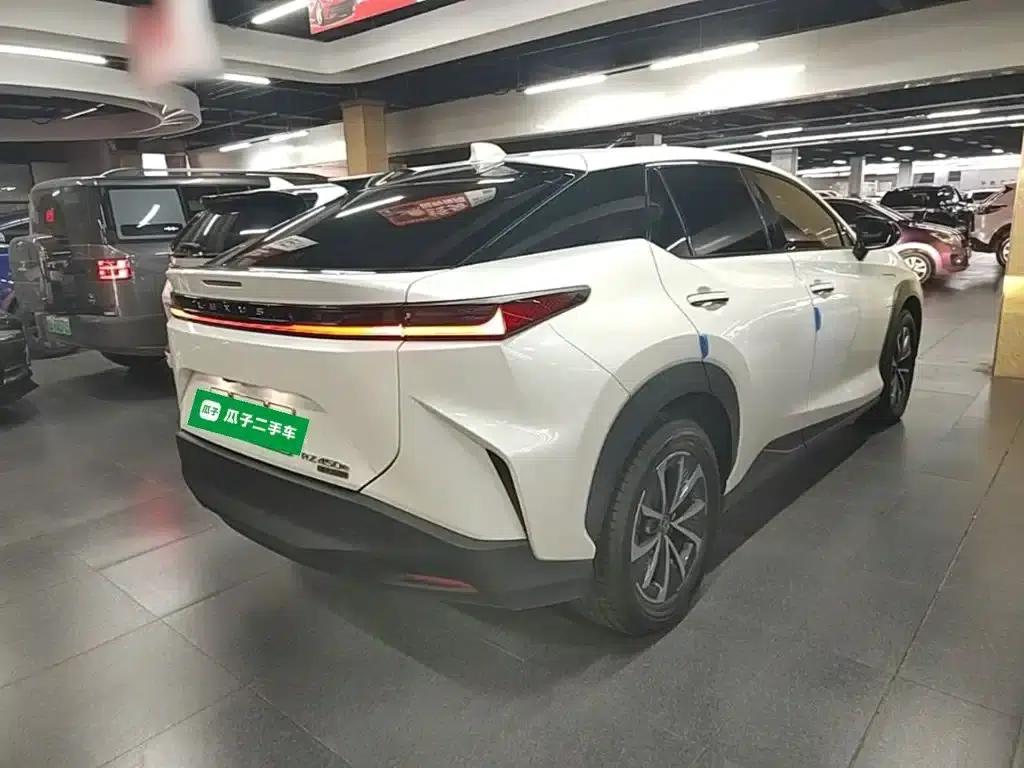 Lexus RZ 2023 450e AWD Luxury Edition — миниатюра 7