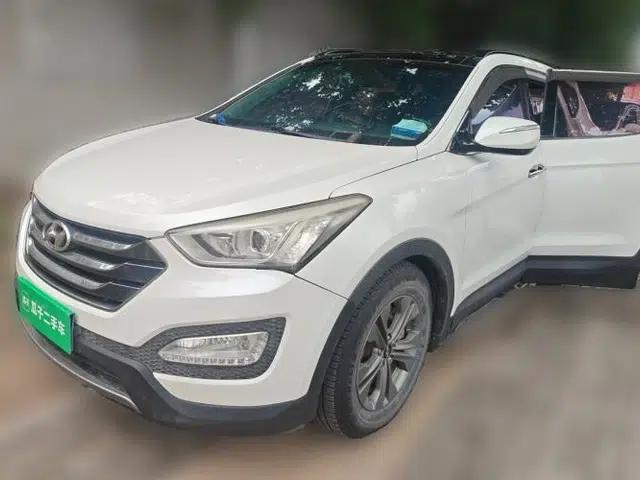 Hyundai Santa Fe 2013 2.4L Automatic Two-Wheel Drive Smart Version