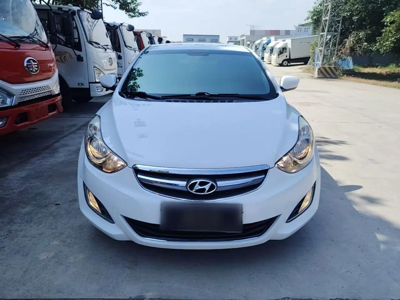 Hyundai Elantra (5th Generation / Langdong) 2015 1.6L Manual Fashion Edition — миниатюра 2