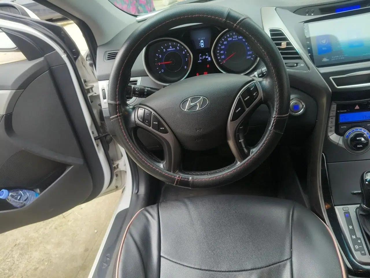 Hyundai Elantra (5th Generation / Langdong) 2013 1.6L Automatic Luxury Model — миниатюра 10