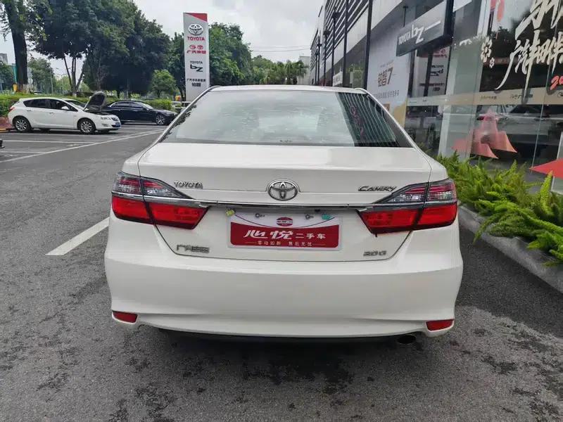 Camry 2015 2.0G Leading Edition — миниатюра 3