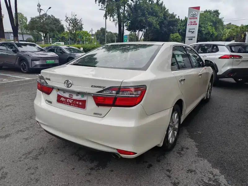 Camry 2015 2.0G Leading Edition — миниатюра 4