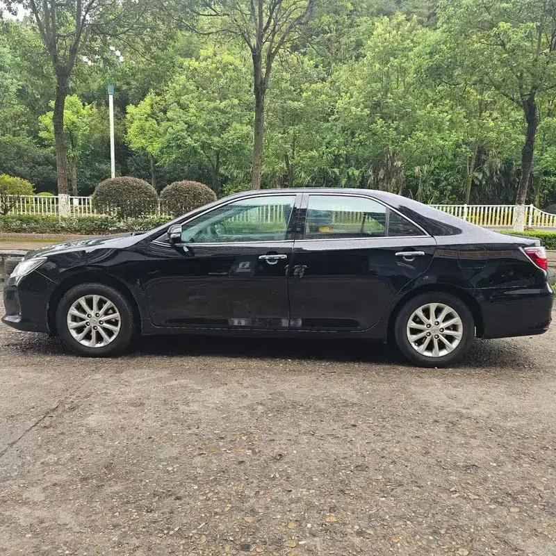 Camry 2016 2.0G 10th Anniversary Leading Edition — миниатюра 3