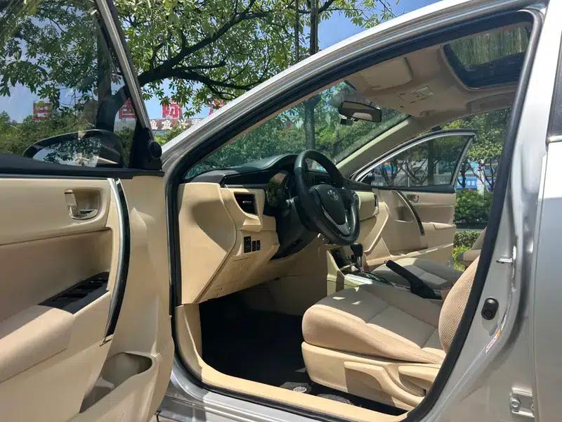 2014 Corolla 1.6L CVT GL-i — миниатюра 26