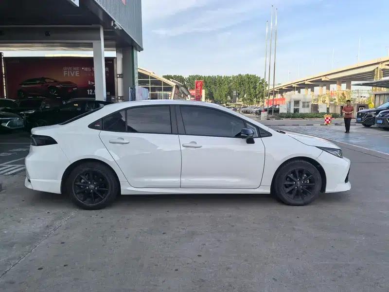 2023 Toyota Corolla 1.5L CVT 20th Anniversary Platinum Edition — миниатюра 5