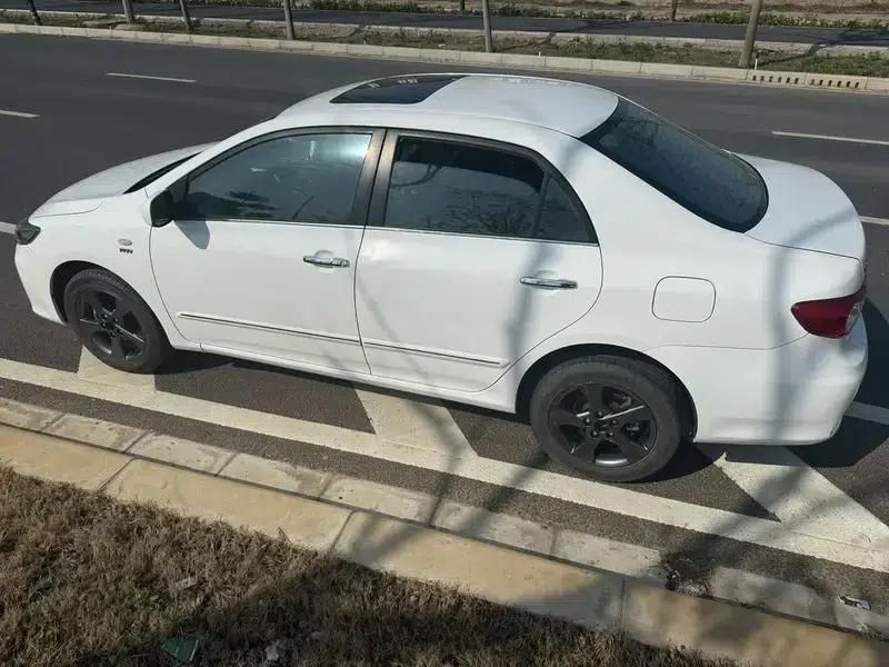 2013 Toyota Corolla Special Edition 1.8L CVT GL-i — миниатюра 4