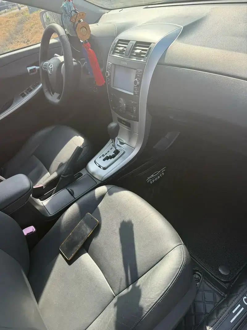 2013 Toyota Corolla Special Edition 1.8L CVT GL-i — миниатюра 6