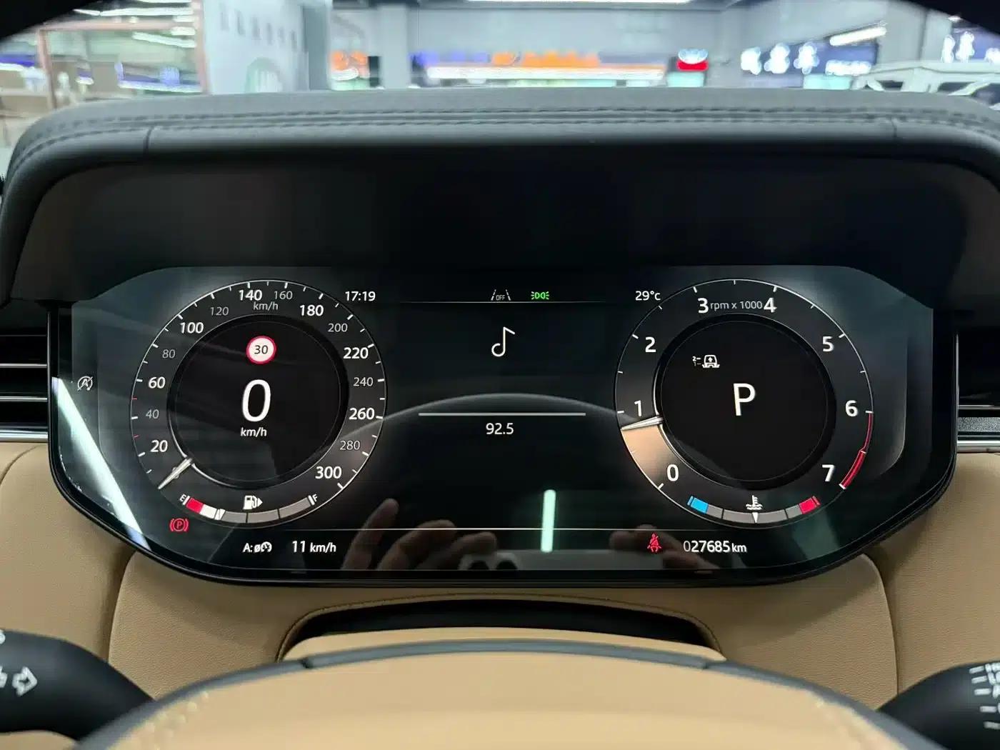 Range Rover 2024 3.0 L6 400PS Grand Long Wheelbase — миниатюра 8