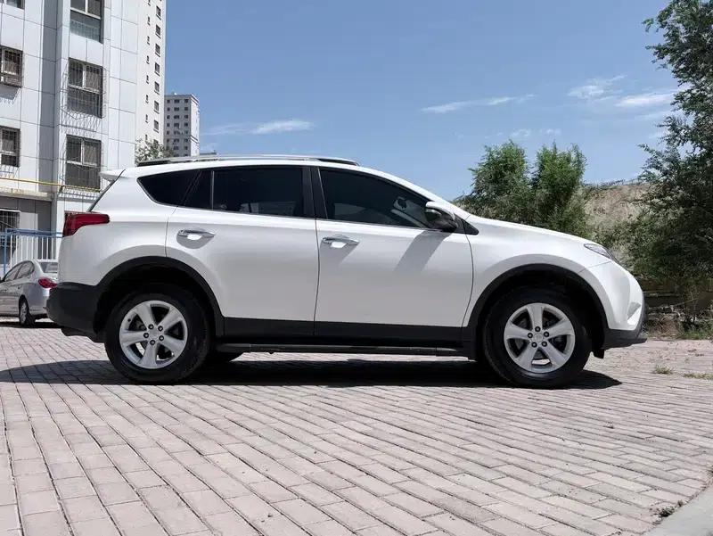 2013 RAV4 2.0L CVT 4WD Elite Edition — миниатюра 3