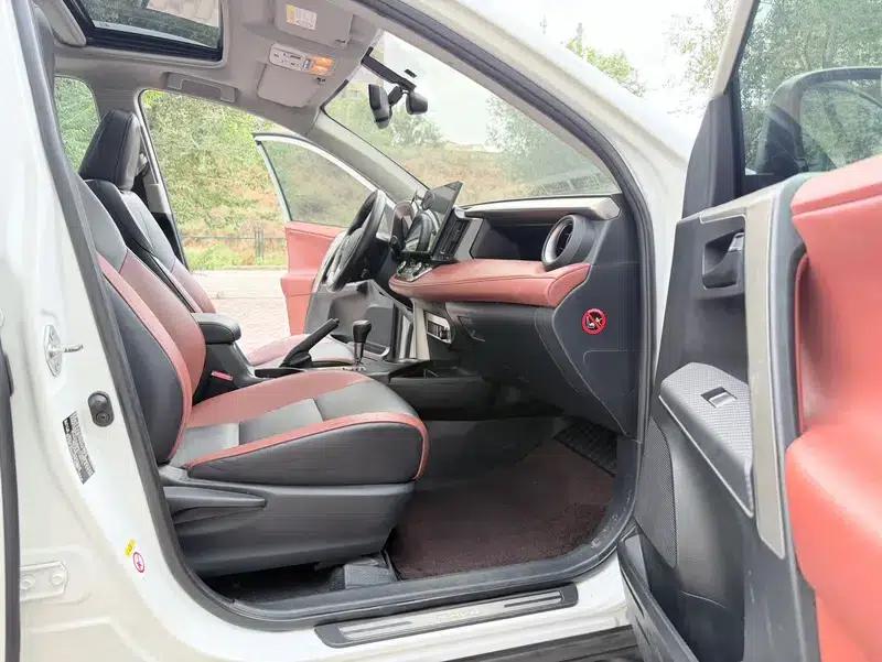 2015 RAV4 2.5L Automatic 4WD Elite Edition — миниатюра 9