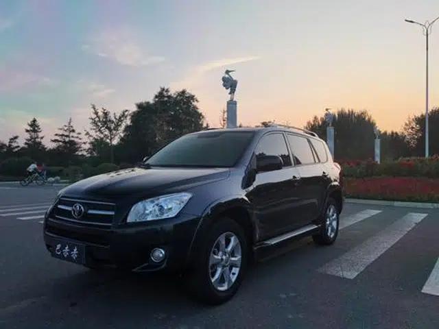 2010 RAV4 2.4L Automatic Luxury Upgrade Edition