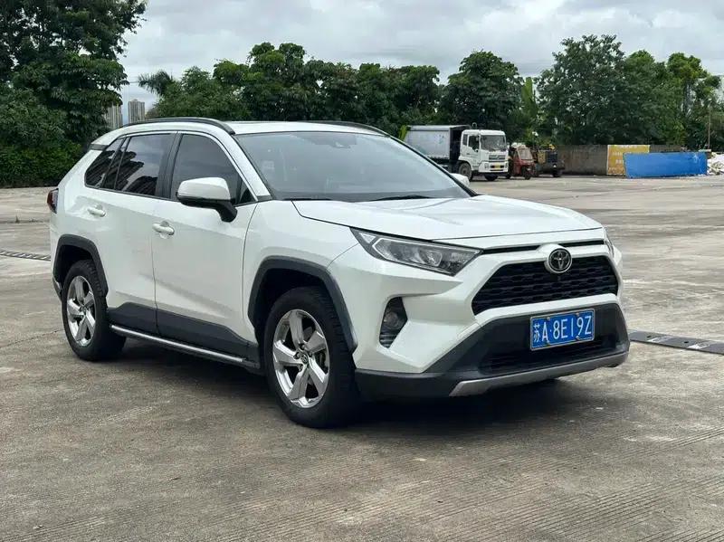 RAV4 2020 2.0L CVT 2WD Fashion Edition — миниатюра 3