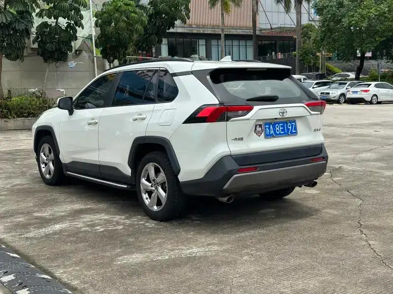 RAV4 2020 2.0L CVT 2WD Fashion Edition — миниатюра 4