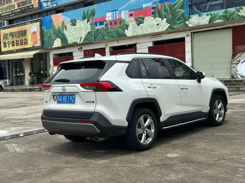 RAV4 2020 2.0L CVT 2WD Fashion Edition — миниатюра 6