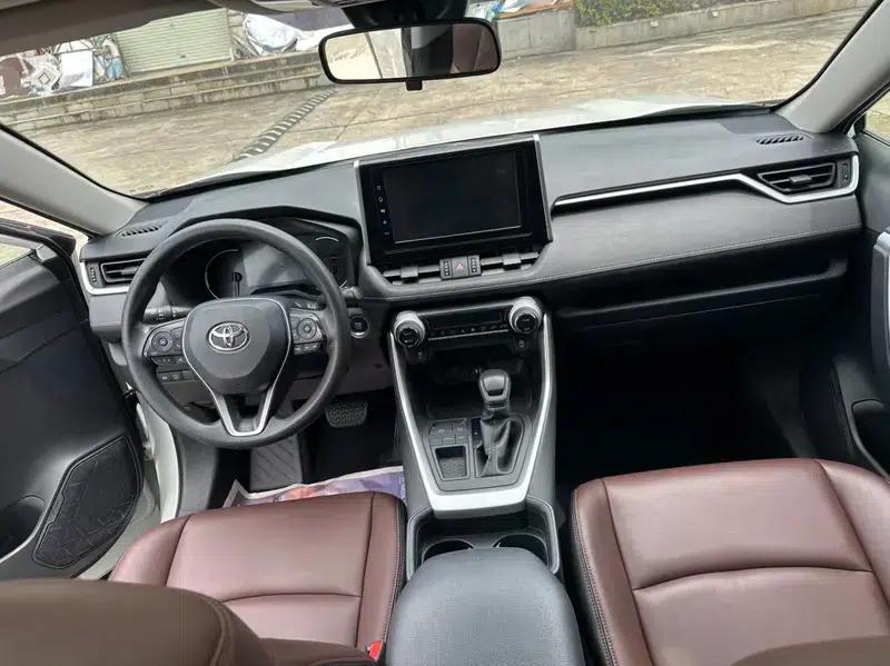 RAV4 2020 2.0L CVT 2WD Fashion Edition — миниатюра 7
