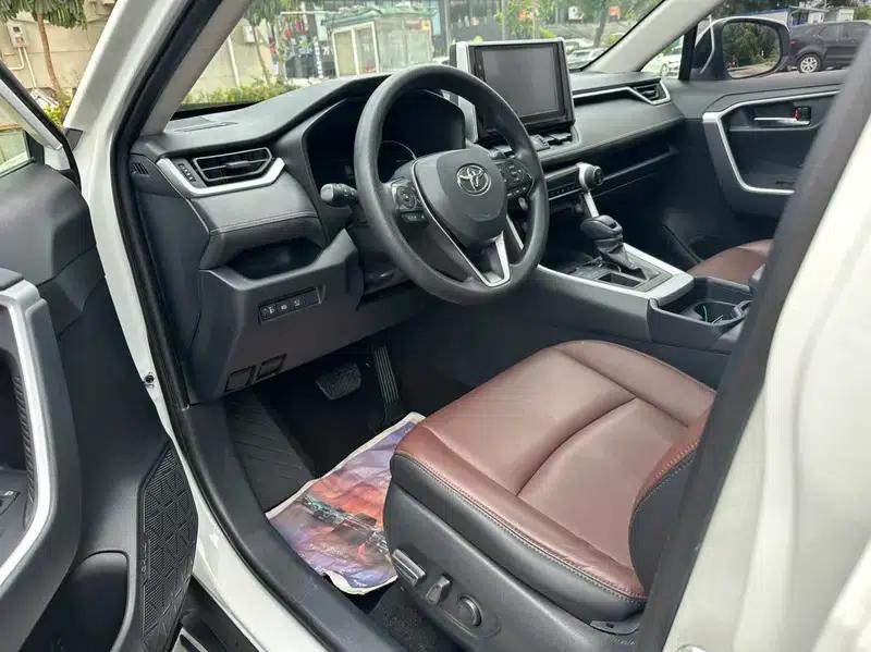 RAV4 2020 2.0L CVT 2WD Fashion Edition — миниатюра 8