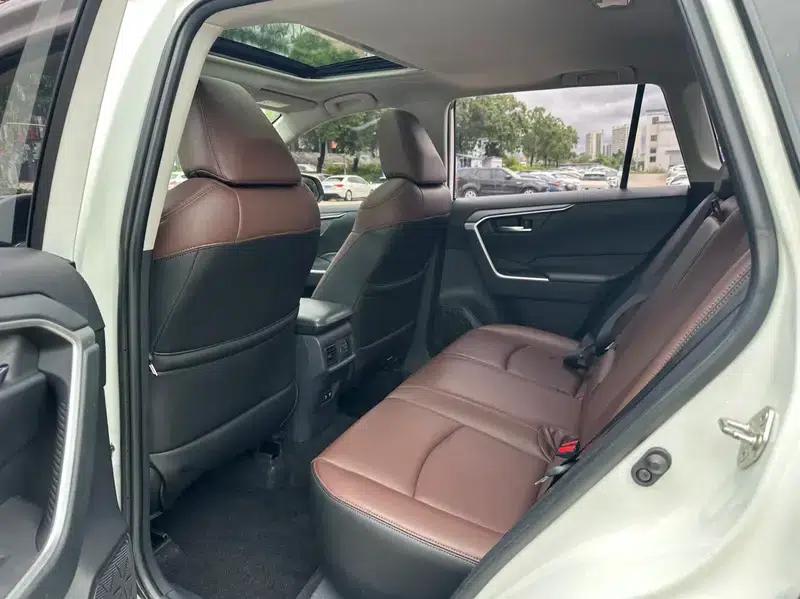 RAV4 2020 2.0L CVT 2WD Fashion Edition — миниатюра 9