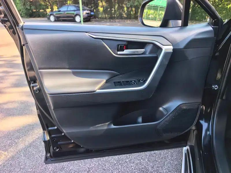RAV4 2020 2.0L CVT 2WD Fashion Edition — миниатюра 11