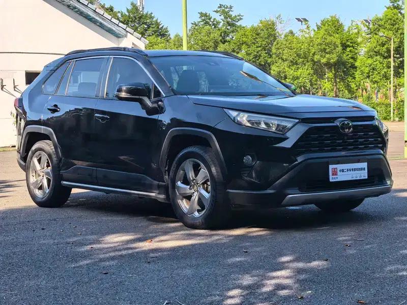 RAV4 2020 2.0L CVT 2WD Fashion Edition — миниатюра 3