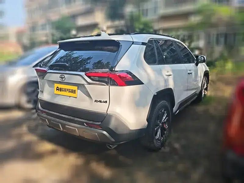 2024 RAV4 2.0L CVT 2WD Fashion Plus Edition — миниатюра 2