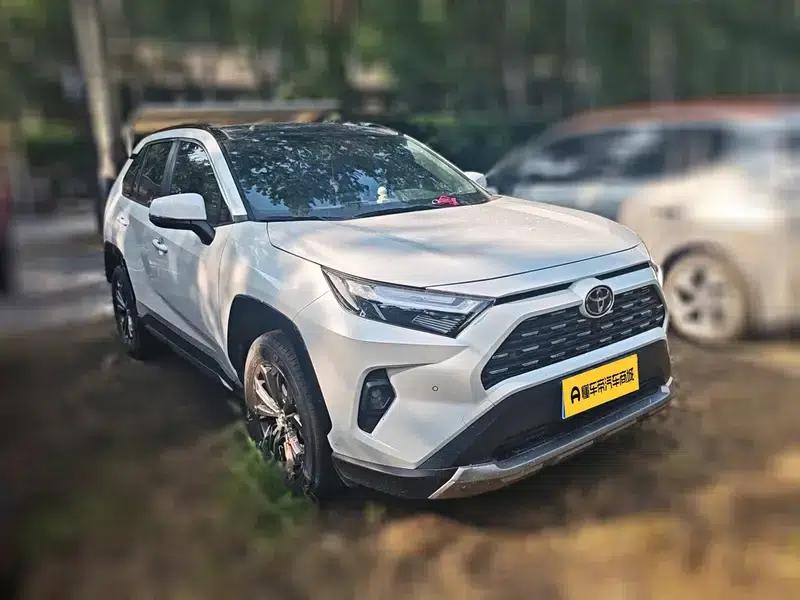 2024 RAV4 2.0L CVT 2WD Fashion Plus Edition — миниатюра 3