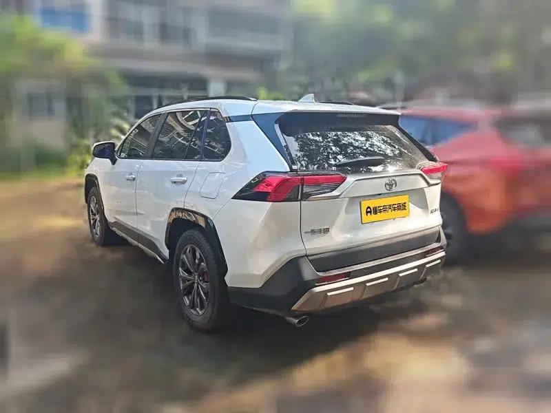 2024 RAV4 2.0L CVT 2WD Fashion Plus Edition — миниатюра 4