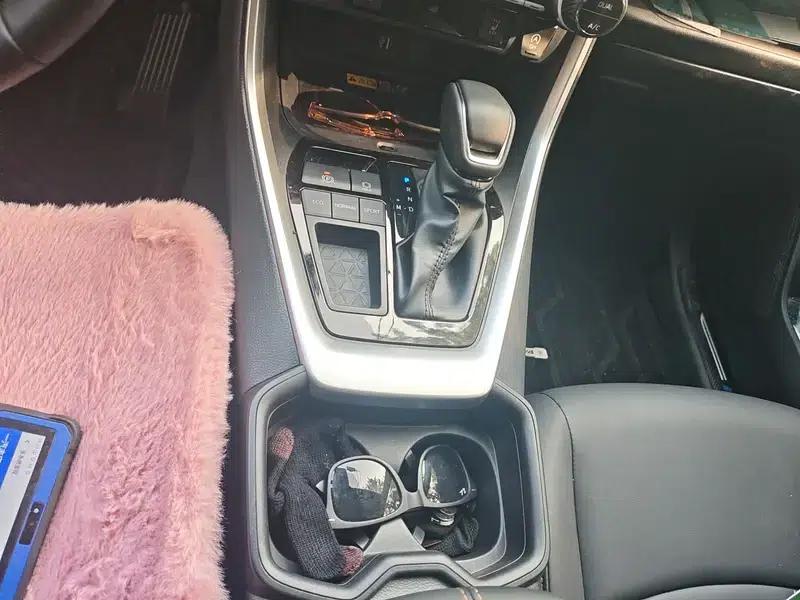2024 RAV4 2.0L CVT 2WD Fashion Plus Edition — миниатюра 9