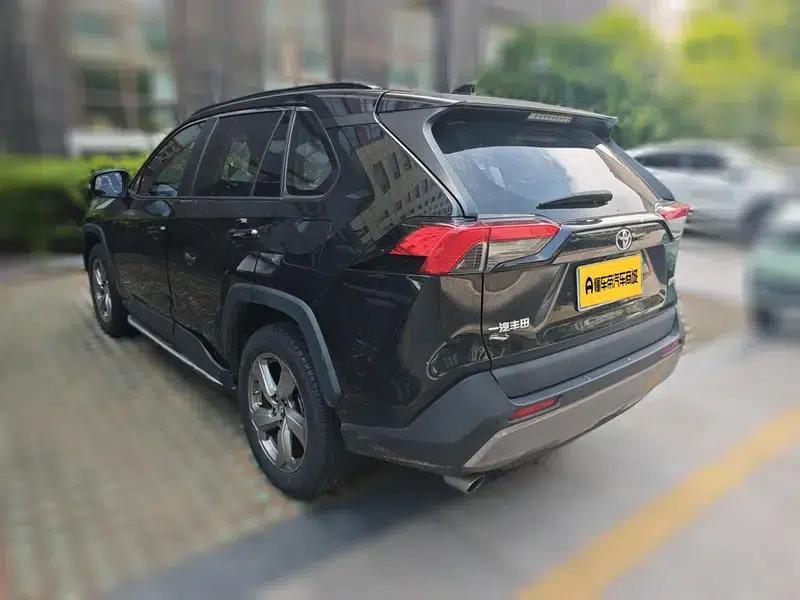 2022 RAV4 2.0L CVT 2WD Fashion Plus Edition — миниатюра 4