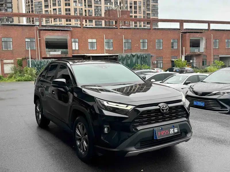 2023 RAV4 2.0L CVT 2WD Urban Edition — миниатюра 3