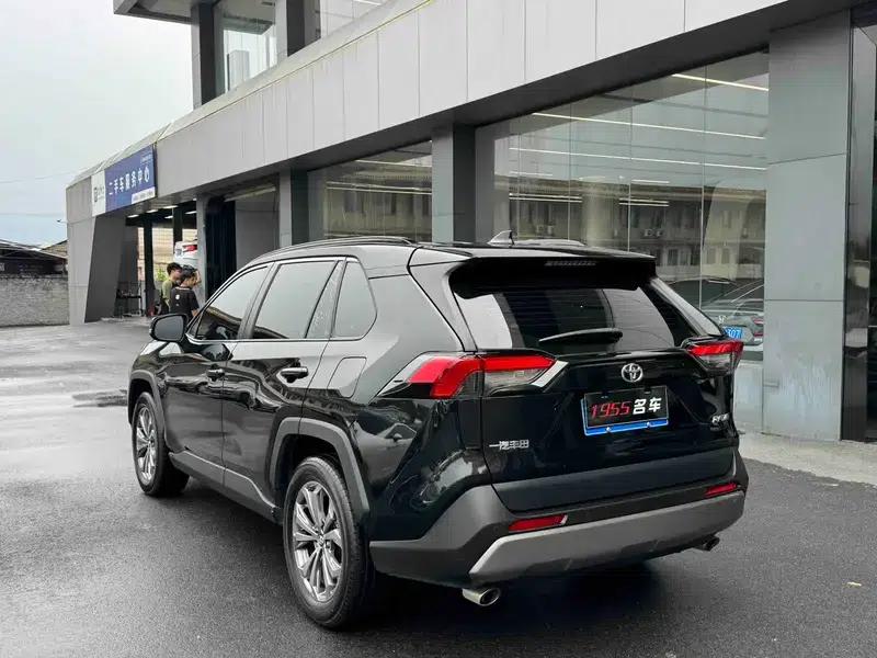 2023 RAV4 2.0L CVT 2WD Urban Edition — миниатюра 4