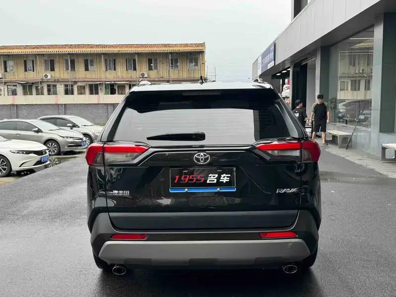 2023 RAV4 2.0L CVT 2WD Urban Edition — миниатюра 5