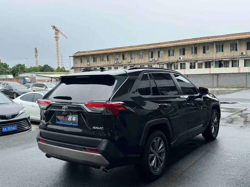 2023 RAV4 2.0L CVT 2WD Urban Edition — миниатюра 6